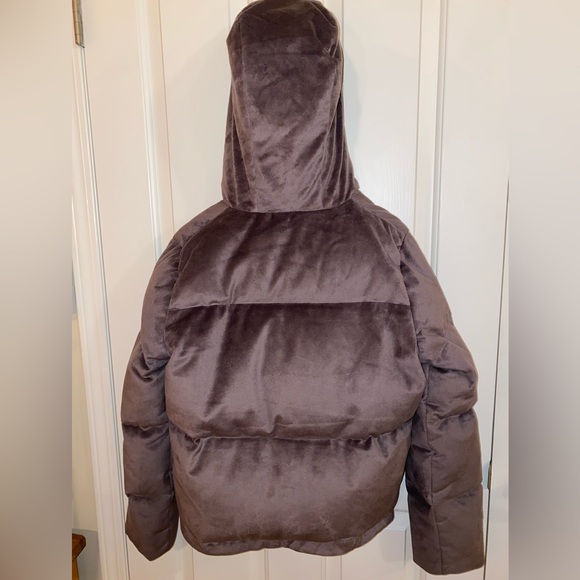 Sleek and sporty suede like puffer by MPG made with 90% DOWN. Brand new - Picture 8 of 10